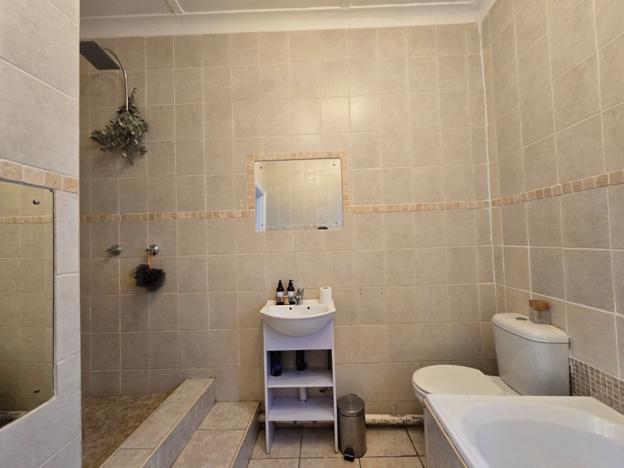 6 Bedroom Property for Sale in Waverley Free State